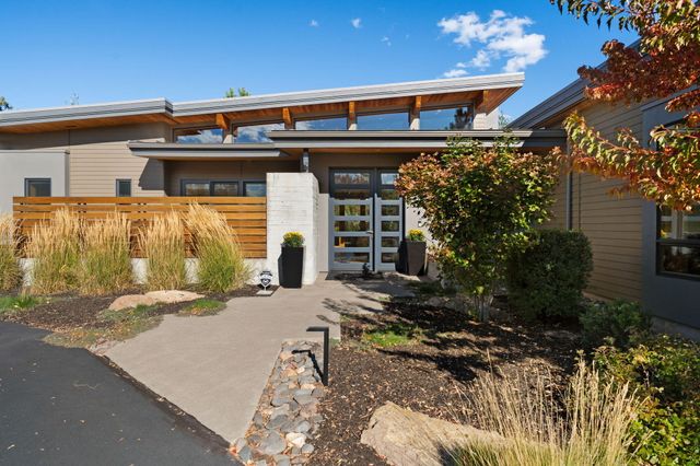 61612 Hosmer Lake Drive, Bend, OR 97702