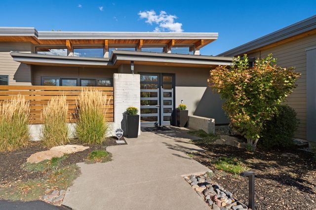 61612 Hosmer Lake Drive, Bend, OR 97702