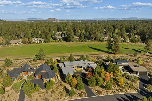 61612 Hosmer Lake Drive, Bend, OR 97702