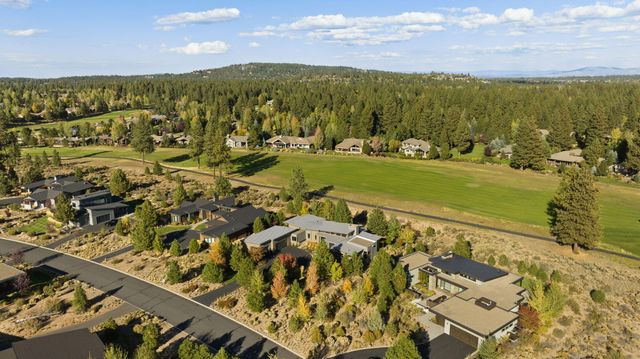 61612 Hosmer Lake Drive, Bend, OR 97702