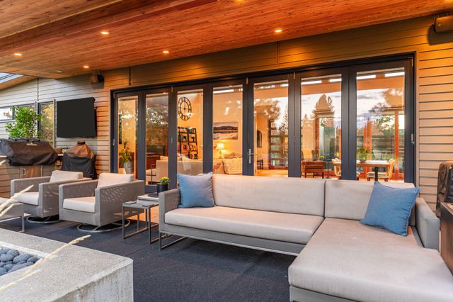 61612 Hosmer Lake Drive, Bend, OR 97702