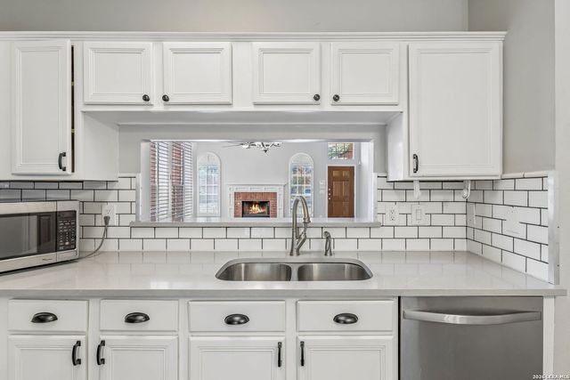2123 MOLLYS WAY DR, San Antonio, TX 78232