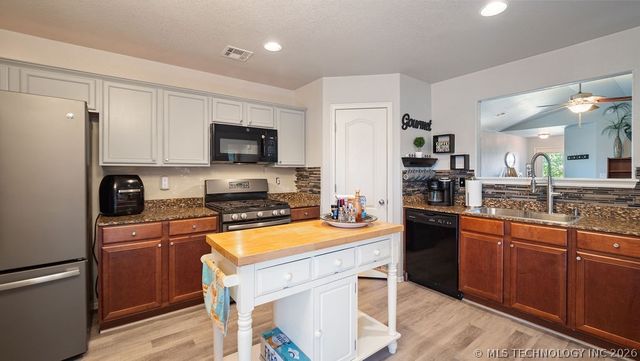 11420 E 110th Street N, Owasso, OK 74055