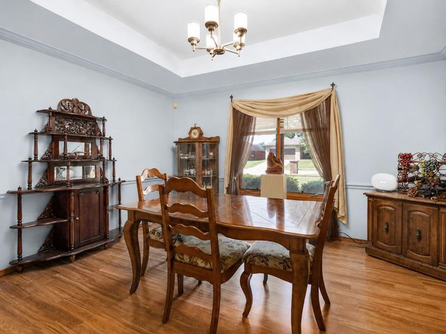 942 S Greentree Avenue, Springfield, MO 65809