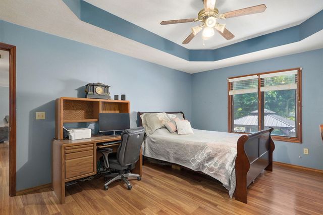 942 S Greentree Avenue, Springfield, MO 65809