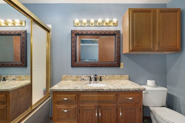 942 S Greentree Avenue, Springfield, MO 65809