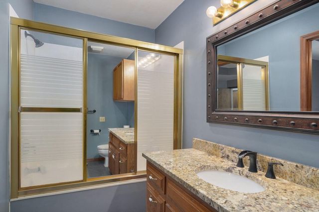 942 S Greentree Avenue, Springfield, MO 65809