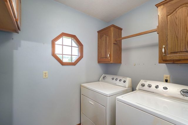 942 S Greentree Avenue, Springfield, MO 65809