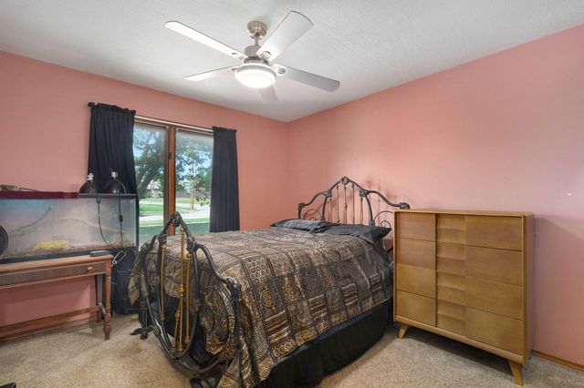942 S Greentree Avenue, Springfield, MO 65809