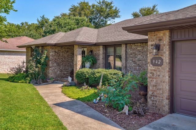 942 S Greentree Avenue, Springfield, MO 65809