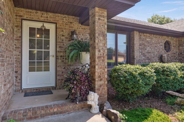 942 S Greentree Avenue, Springfield, MO 65809