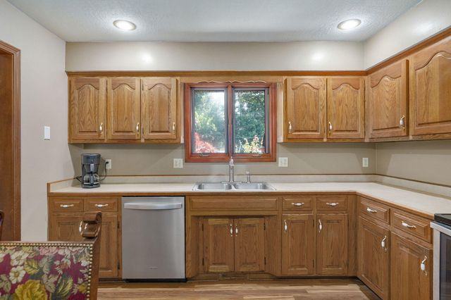942 S Greentree Avenue, Springfield, MO 65809