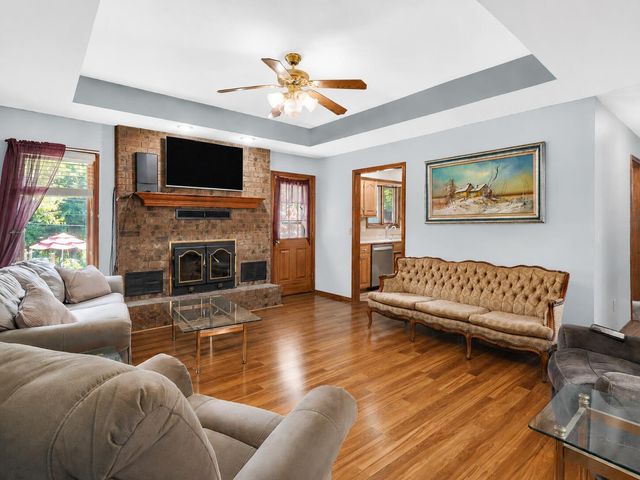 942 S Greentree Avenue, Springfield, MO 65809