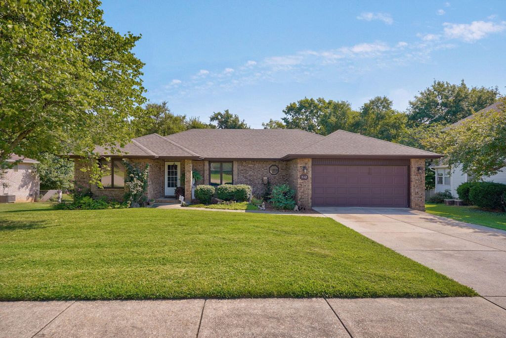 942 S Greentree Avenue, Springfield, MO 65809