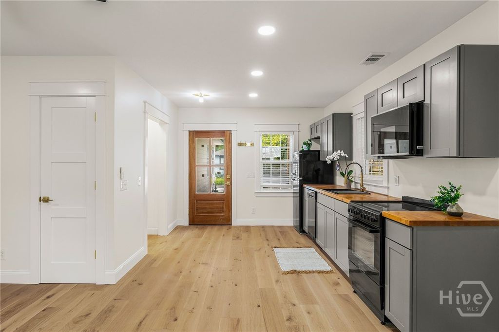 Image 25 of property listing at 1223 E 38th Street, Savannah, GA 31404