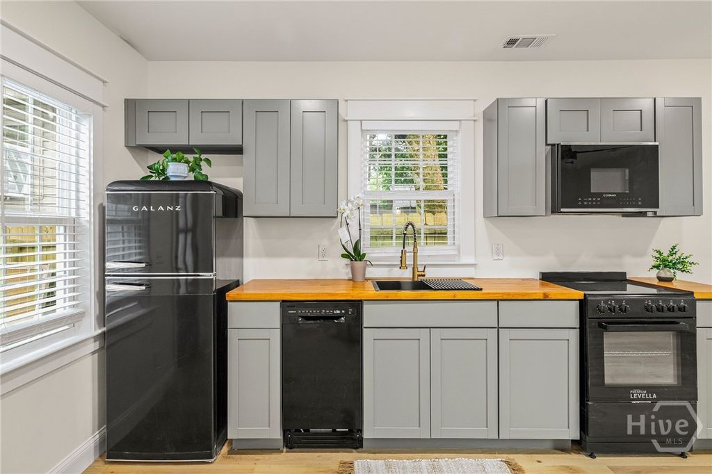 Image 26 of property listing at 1223 E 38th Street, Savannah, GA 31404