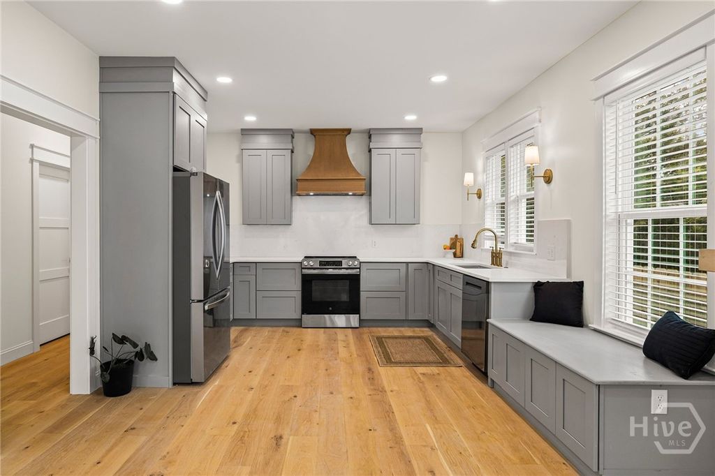 Image 7 of property listing at 1223 E 38th Street, Savannah, GA 31404