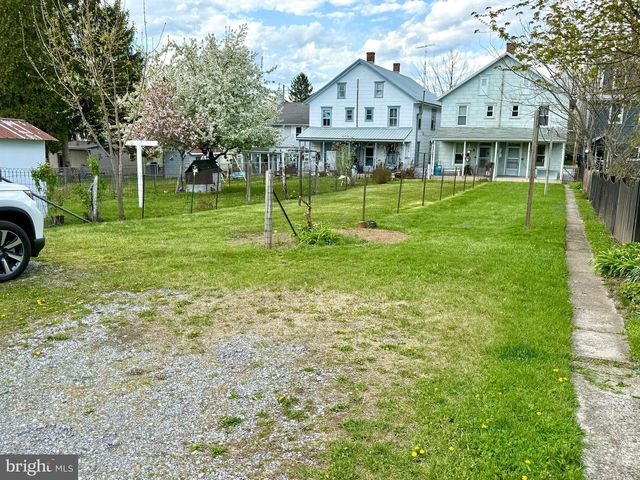 28 CALIFORNIA STREET W, Mercersburg, PA 17236