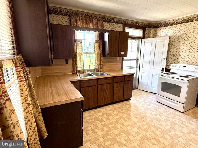28 CALIFORNIA STREET W, Mercersburg, PA 17236