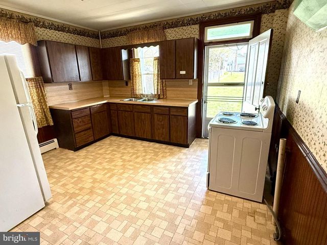 28 CALIFORNIA STREET W, Mercersburg, PA 17236