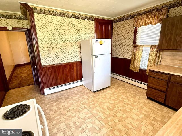 28 CALIFORNIA STREET W, Mercersburg, PA 17236