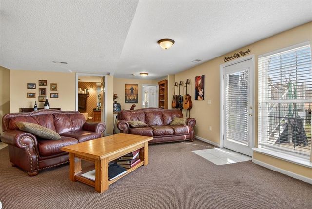 10001 NW 87th Street, Kansas City, MO 64153