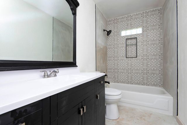 208 S Water Street, Nixa, MO 65714