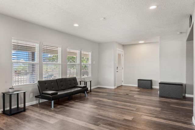 5373 Raglin Avenue SW, Albuquerque, NM 87121