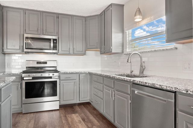5373 Raglin Avenue SW, Albuquerque, NM 87121