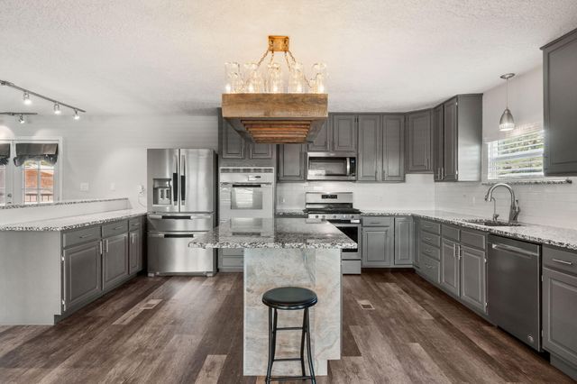 5373 Raglin Avenue SW, Albuquerque, NM 87121