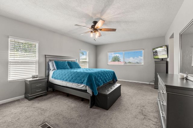 5373 Raglin Avenue SW, Albuquerque, NM 87121