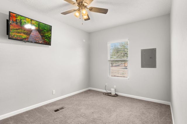5373 Raglin Avenue SW, Albuquerque, NM 87121