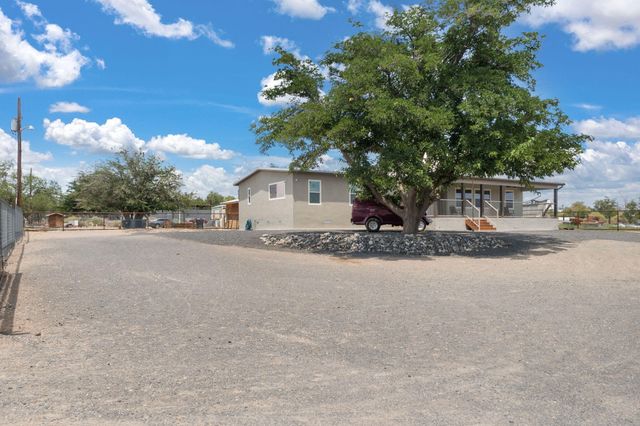 5373 Raglin Avenue SW, Albuquerque, NM 87121