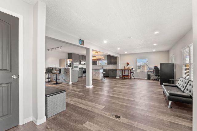 5373 Raglin Avenue SW, Albuquerque, NM 87121