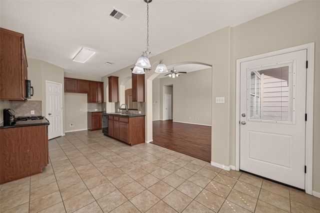 9118 Cavalier Lane, Rosenberg, TX 77469
