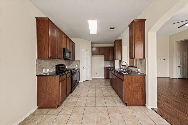 9118 Cavalier Lane, Rosenberg, TX 77469