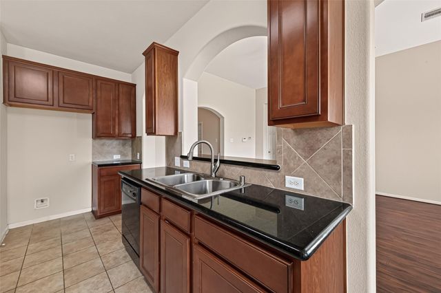 9118 Cavalier Lane, Rosenberg, TX 77469