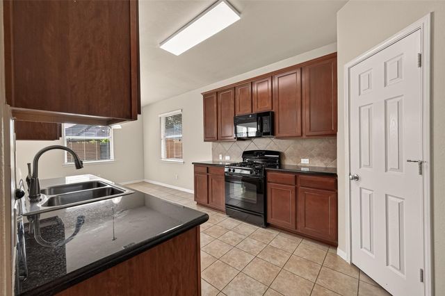 9118 Cavalier Lane, Rosenberg, TX 77469
