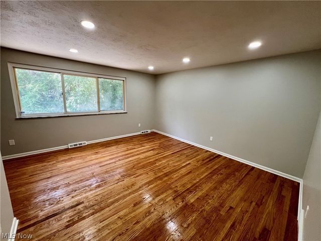 14417 Maple Avenue, Maple Heights, OH 44137