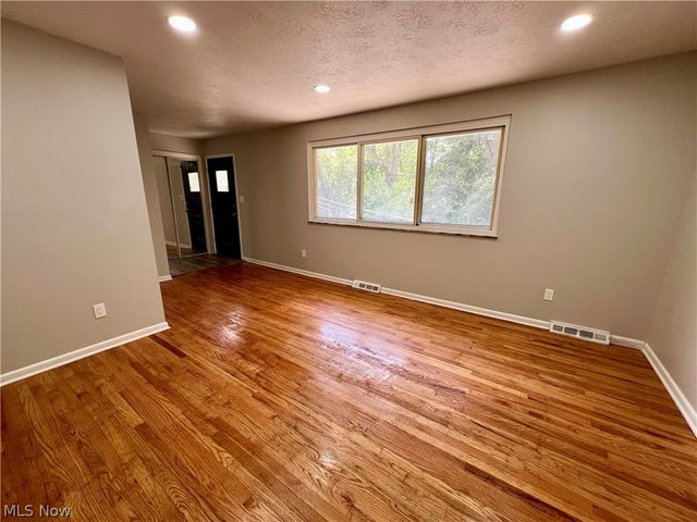 14417 Maple Avenue, Maple Heights, OH 44137