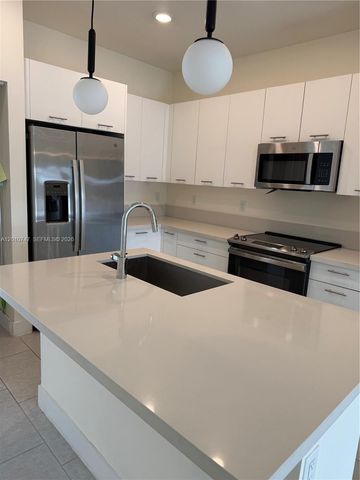 8167 NW 41st St E-308, Doral, FL 33166