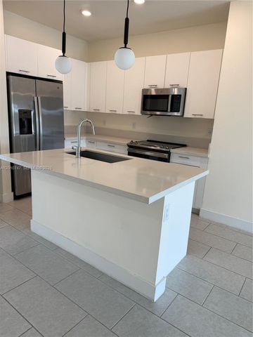 8167 NW 41st St E-308, Doral, FL 33166