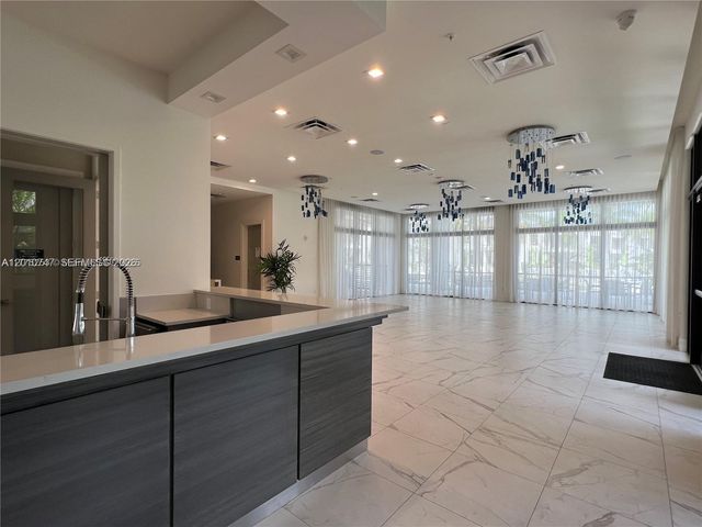 8167 NW 41st St E-308, Doral, FL 33166