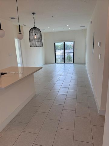 8167 NW 41st St E-308, Doral, FL 33166