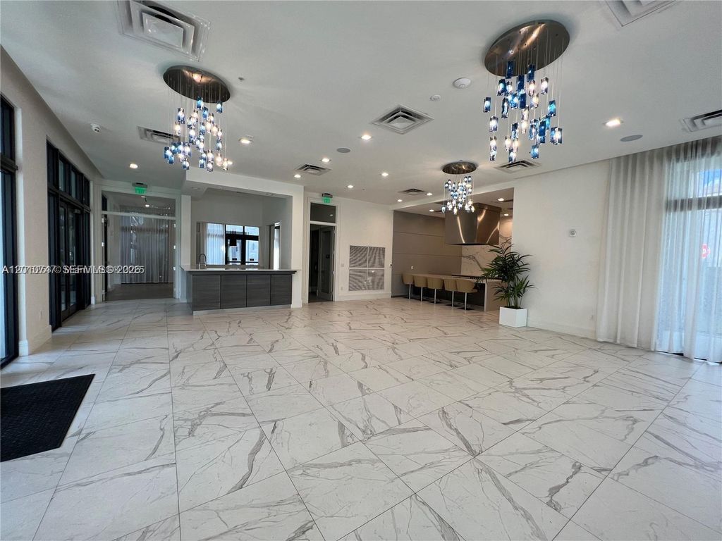 8167 NW 41st St E-308, Doral, FL 33166