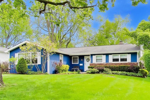 157 Walton Street, Barrington, IL 60010