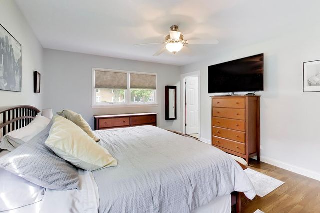 157 Walton Street, Barrington, IL 60010