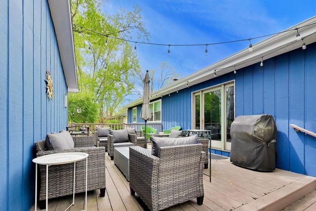 157 Walton Street, Barrington, IL 60010