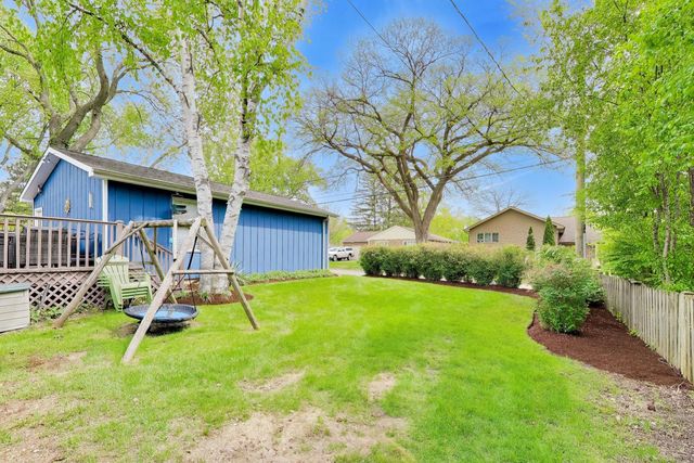 157 Walton Street, Barrington, IL 60010