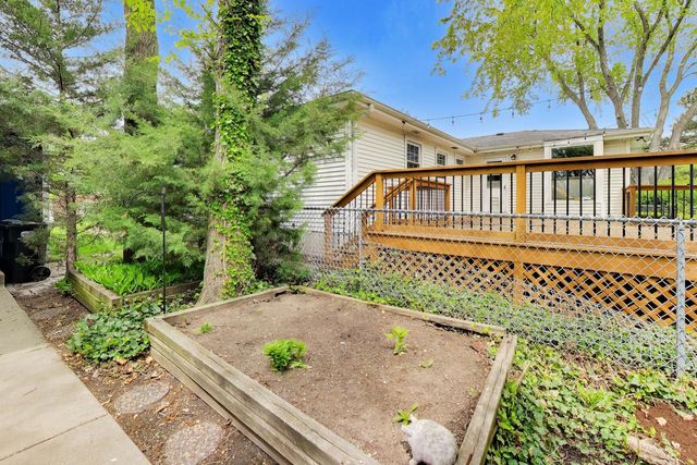 157 Walton Street, Barrington, IL 60010